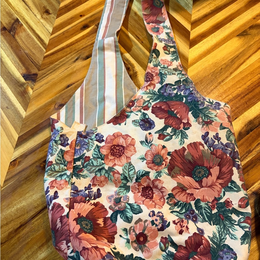 Sling Sac Floral Canvas Tote Bag